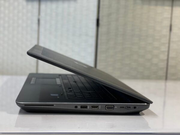 hp HP ZBook17 G3 - 画像 (3)