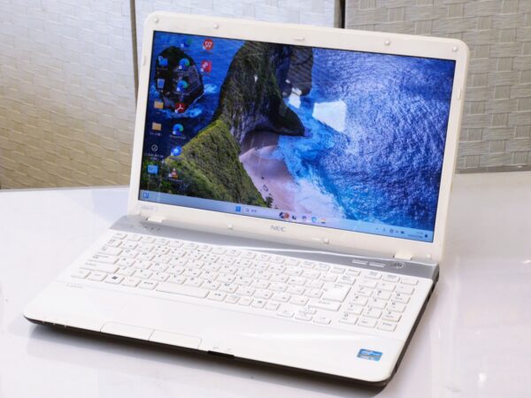 NEC LaVie LS550/E