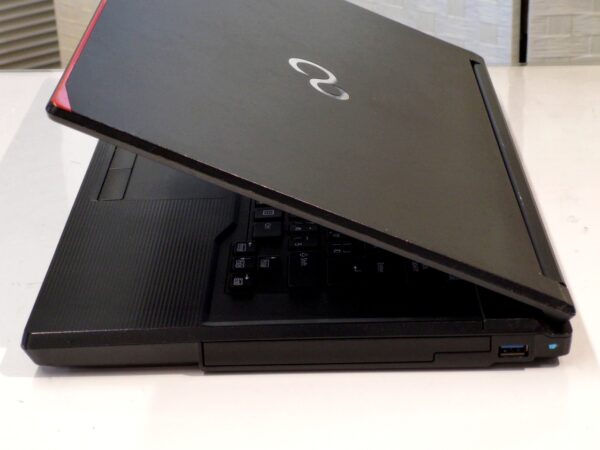 富士通 LIFEBOOK A576/S - 画像 (4)