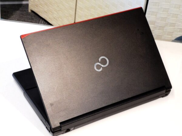 富士通 LIFEBOOK A576/S - 画像 (3)
