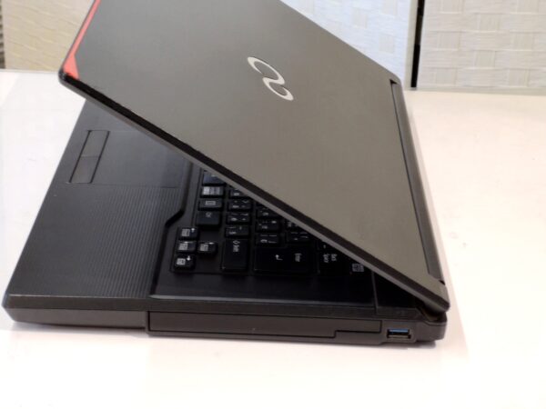 富士通 LIFEBOOK A576/S - 画像 (4)