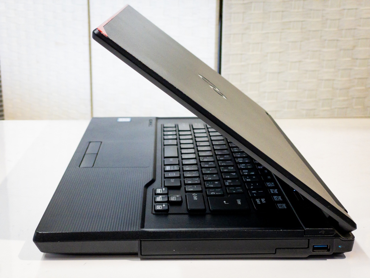 富士通 LIFEBOOK A576/S - 画像 (3)