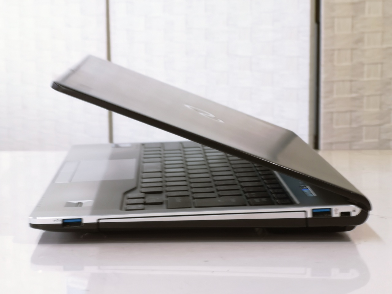 富士通 LIFEBOOK S936/M - 画像 (3)