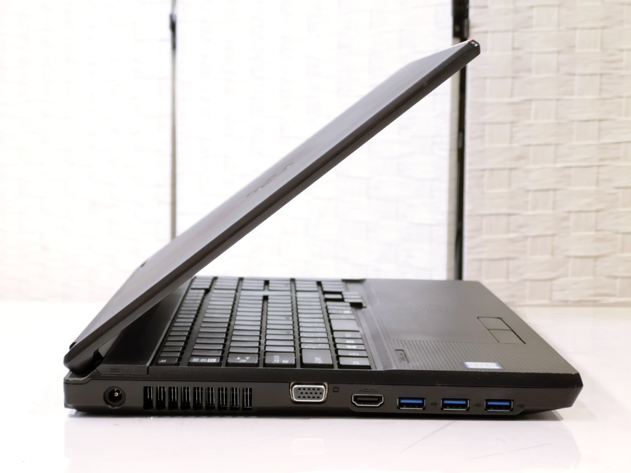 富士通 LIFEBOOK A577/SW - 画像 (4)