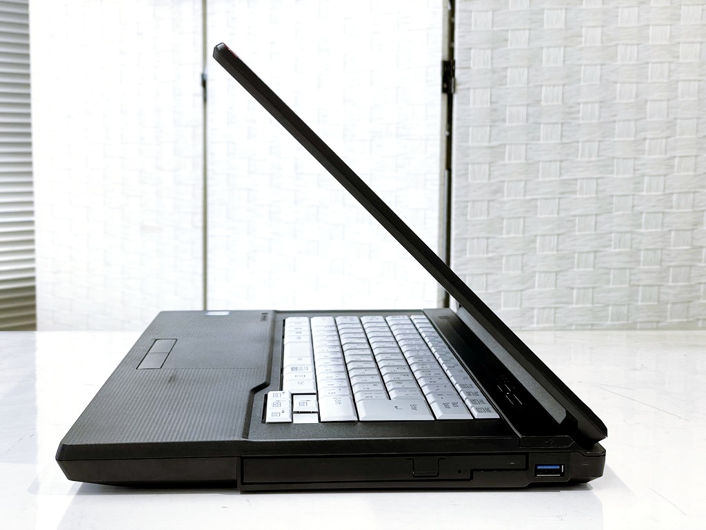 富士通 LIFEBOOK A579/B - 画像 (4)